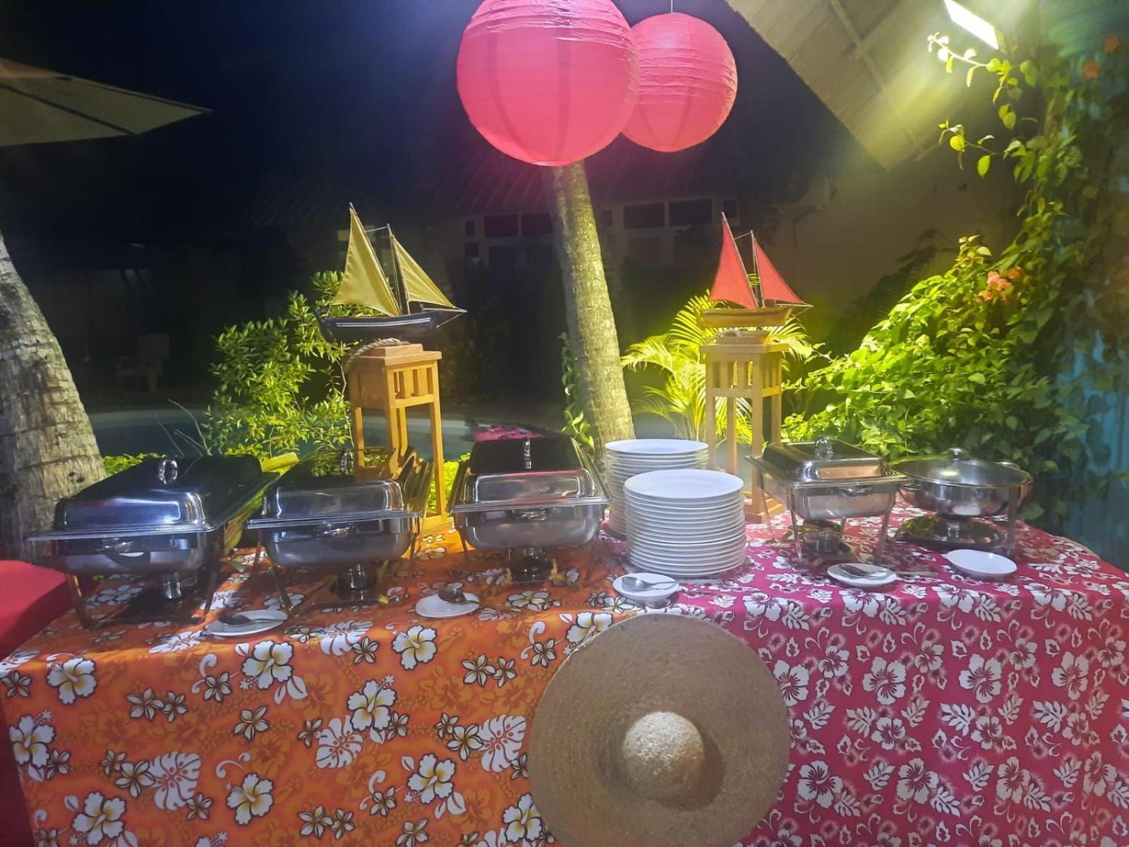 Explora Prestige Bed & Breakfast Blue Bay Bagian luar foto
