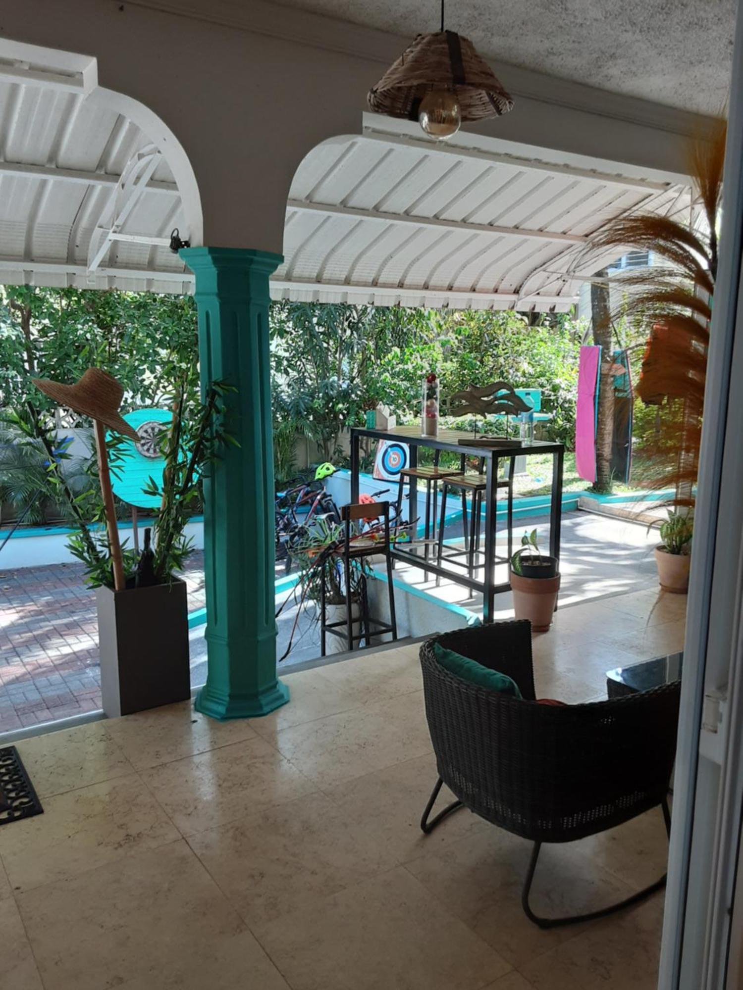 Explora Prestige Bed & Breakfast Blue Bay Bagian luar foto