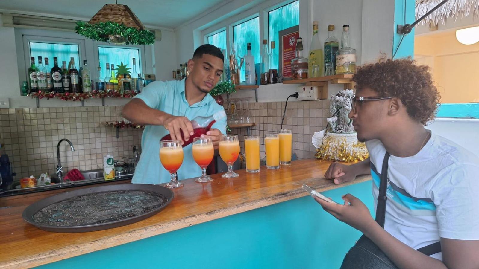 Explora Prestige Bed & Breakfast Blue Bay Bagian luar foto