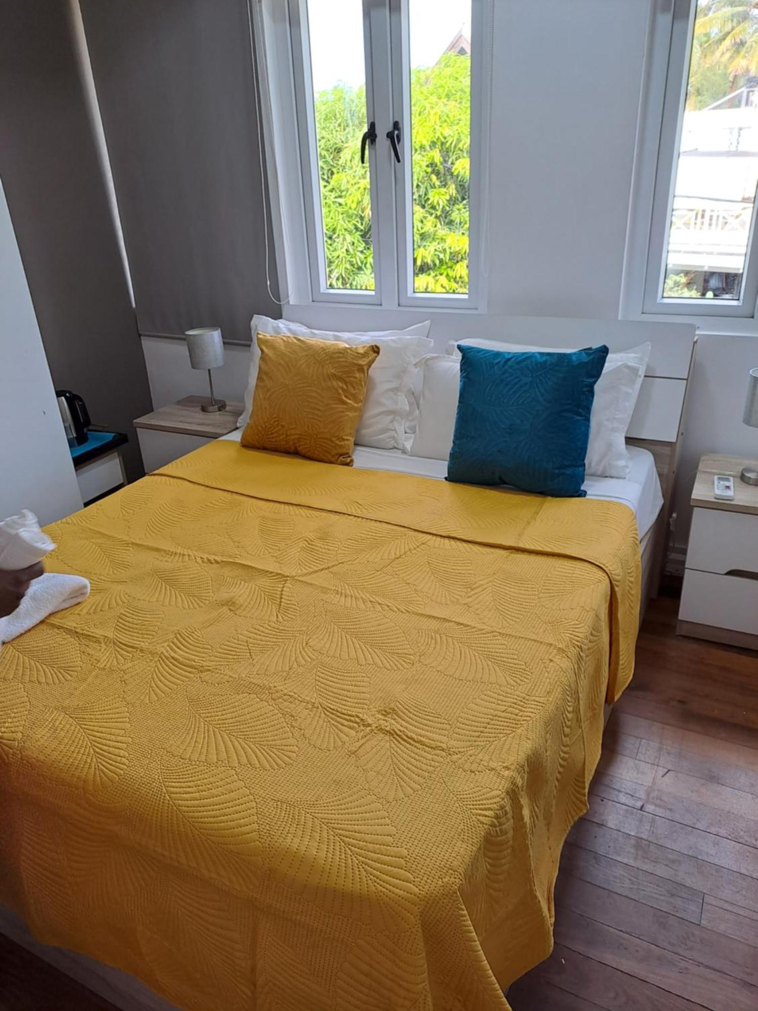 Explora Prestige Bed & Breakfast Blue Bay Bagian luar foto