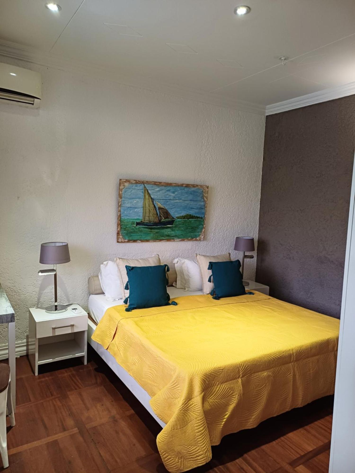 Explora Prestige Bed & Breakfast Blue Bay Bagian luar foto